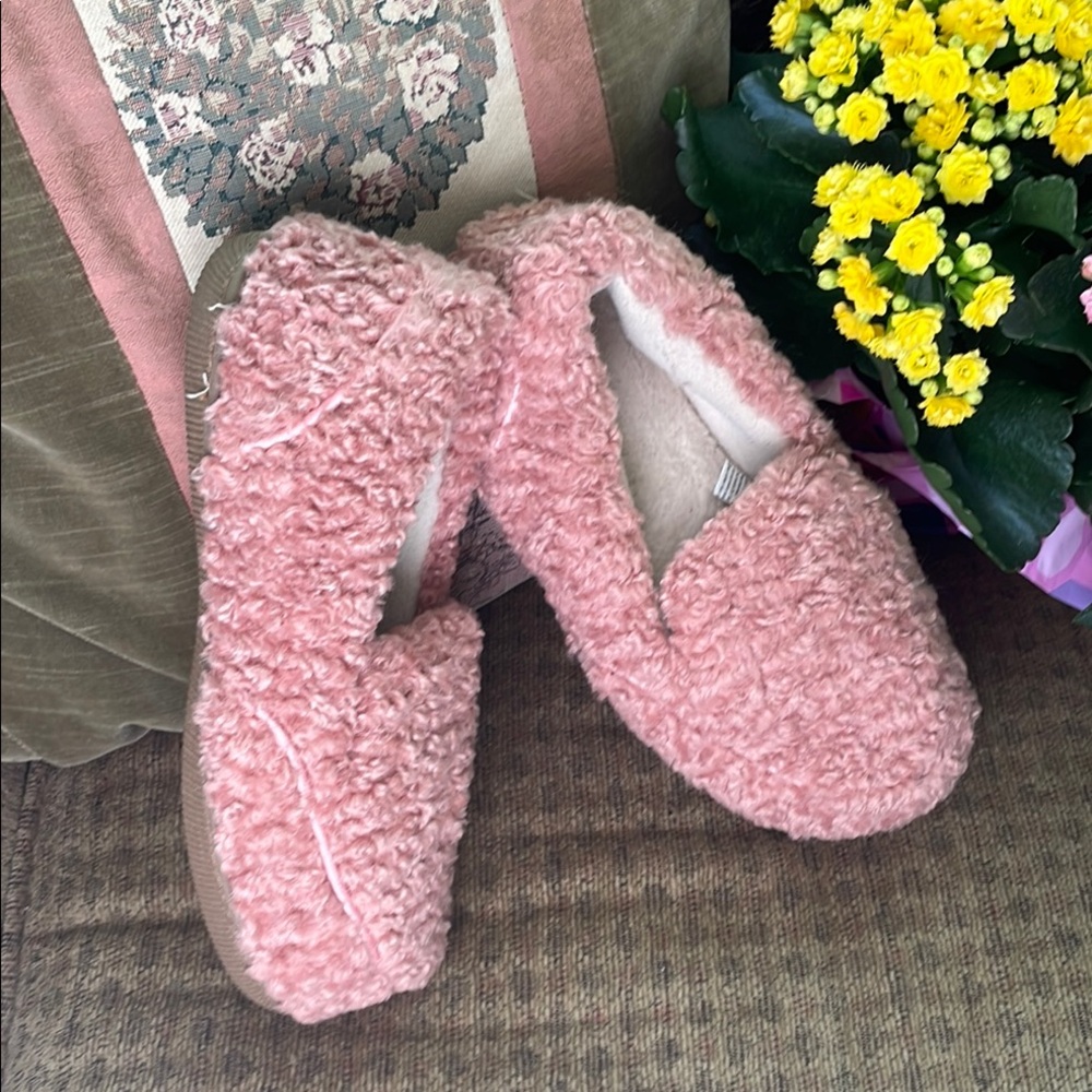 Cozy Pink Women's Slippers